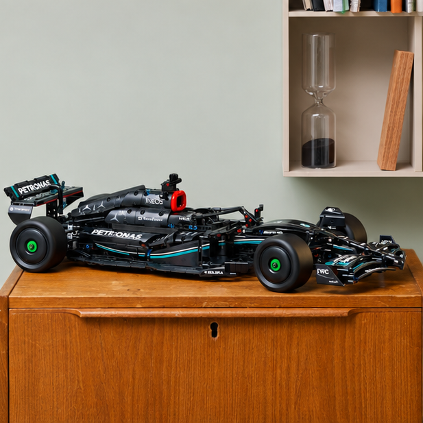 1:8 Mercedes-AMG F1 W14 Racing Car Building Set – 1,642 Pieces